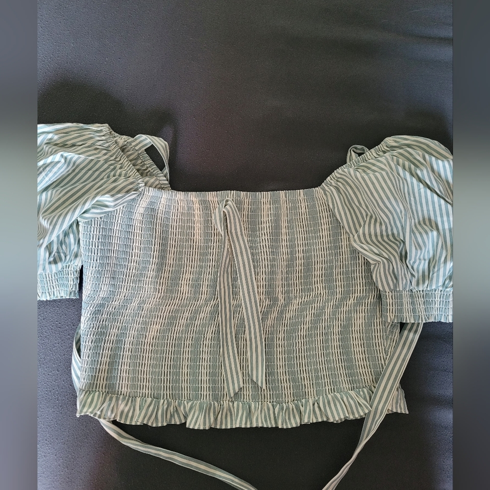 SOLD Cottagecore green top